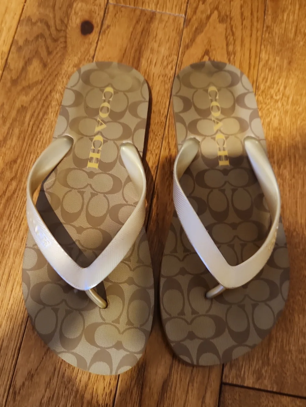 Coach Women's Tan and Gold Signature Flip Flop Sandals Size 8-9